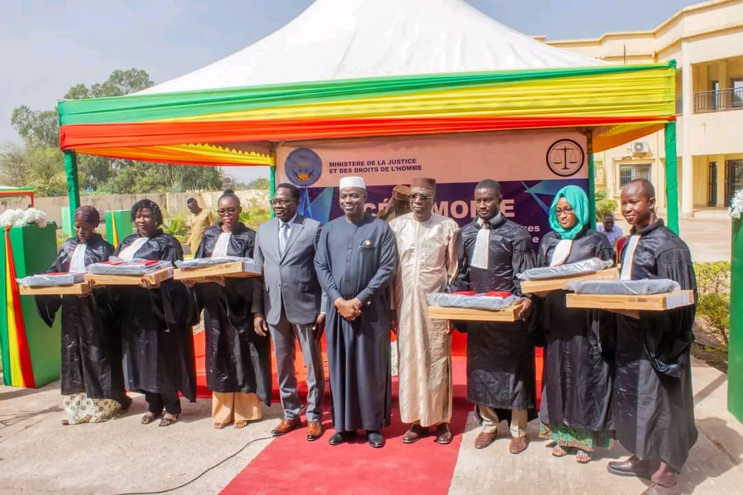 Justice : La promotion 2025-2027 des Auditeurs et Greffiers dotée de 234 ordinateurs portables